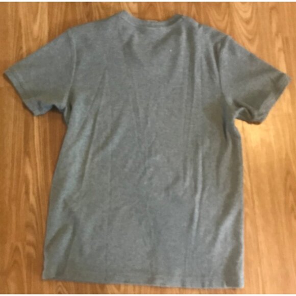 Old Navy Mens T-Shirt Bundle Size Lrg Gray and Khaki 100% Cotton V-Neck Set of 2 - Picture 4 of 10